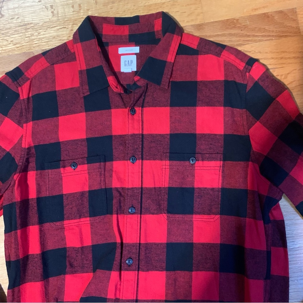 GAP Red and Black Buffalo Plaid Untucked Men's Flannel Shirt Large - Picture 3 of 5
